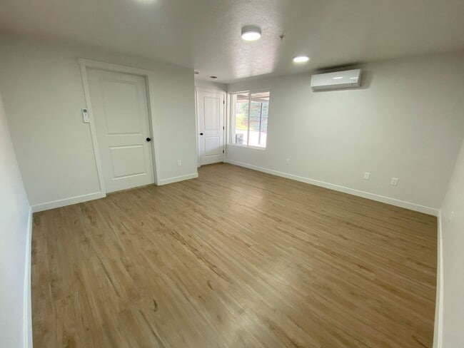 Photo - 404 E 5600 S Unit 106