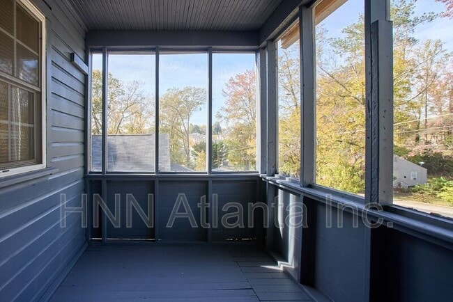 Photo - 150 Hedges St SE