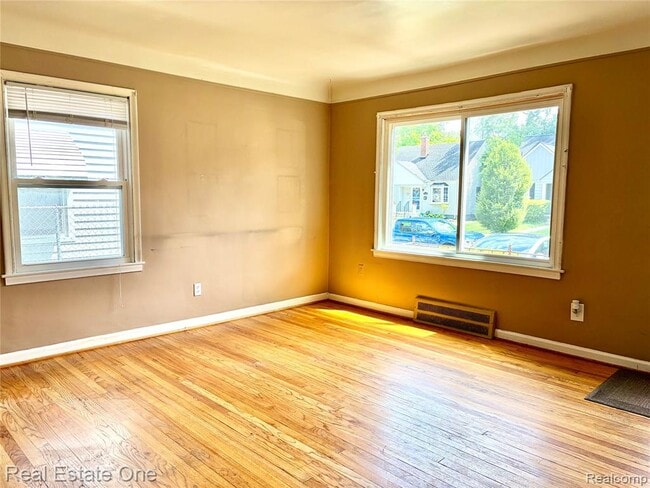 2027 Brockton Ave
