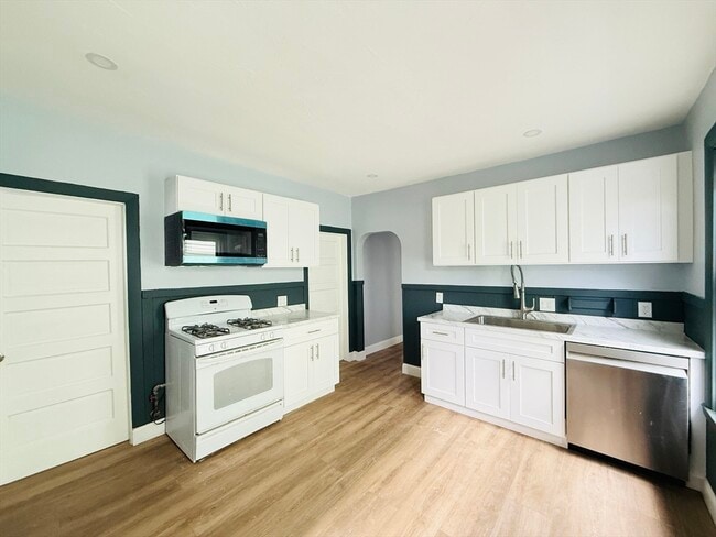 Building Photo - 83 Marion St Unit 3 Rental