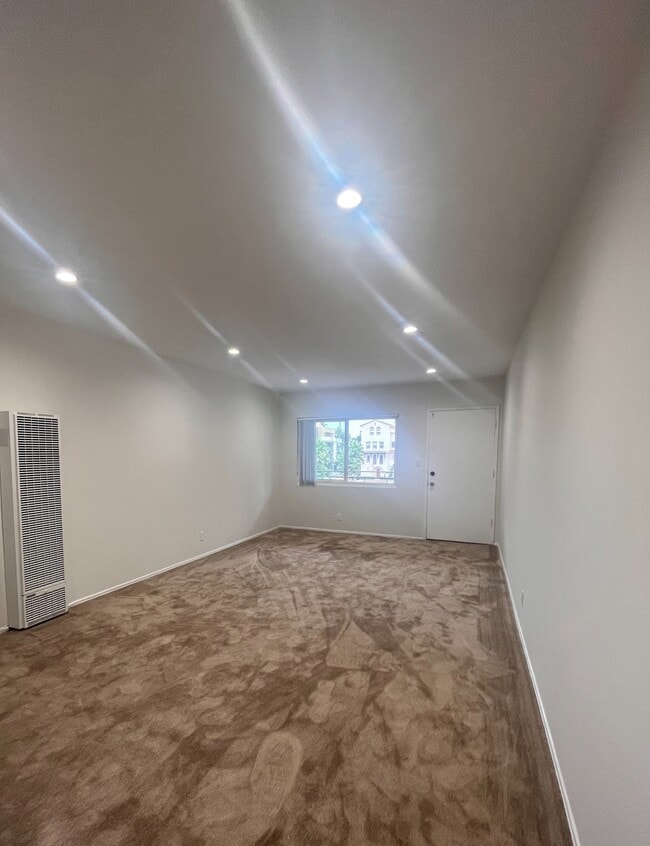 Photo - 251 N El Molino Ave