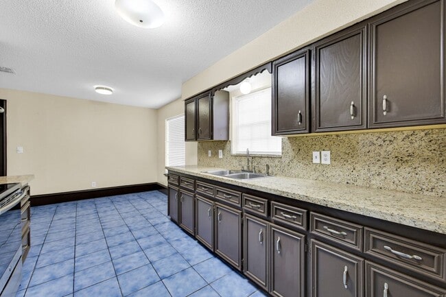 Photo - 2316 Pin Oak Rd