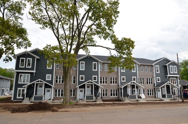 Photo - 2018 Campbell Rd