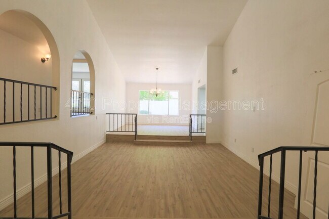 Photo - 951 E Leeward Ln