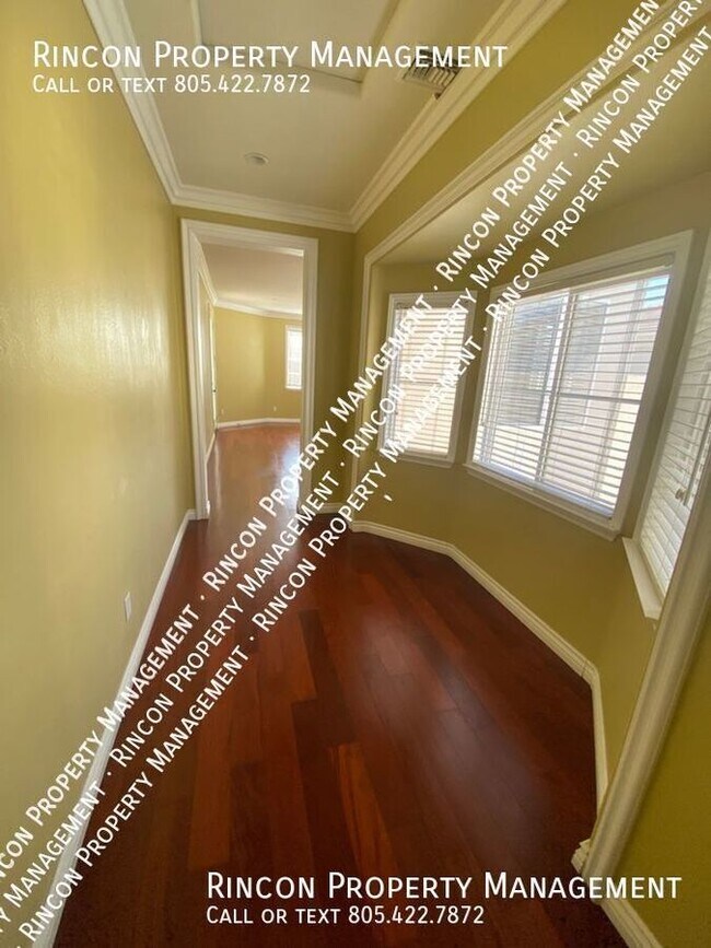 Photo - Elegant Long Term Large Home Rental - Load...