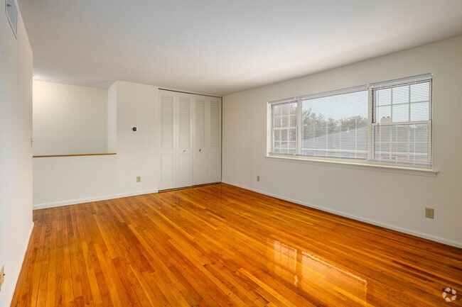 1BR, 1BA - 876SF - Living Room