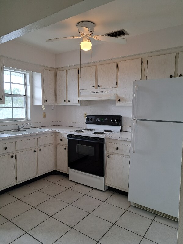 14531 Walsingham Rd Condo Unit 202 Condo for Rent in Largo, FL