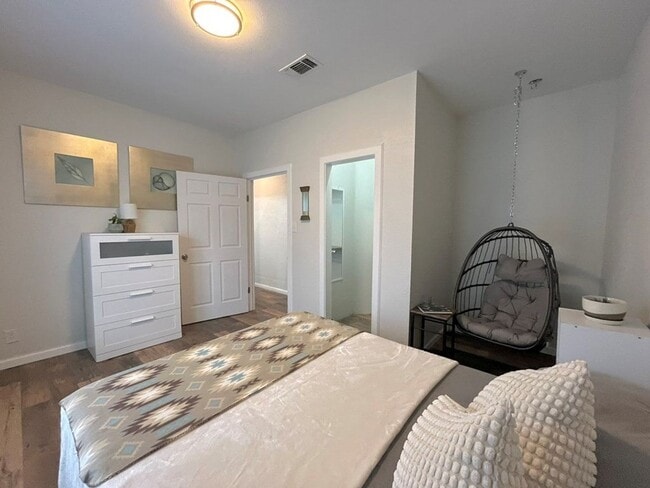 Photo - Stunning 3 bedroom, 2 bath home AVAILABLE NOW!