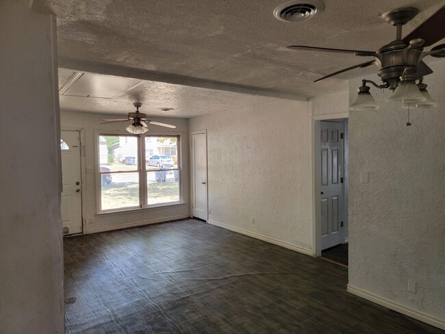 Photo - Spacious 3 Bed 1 bath home