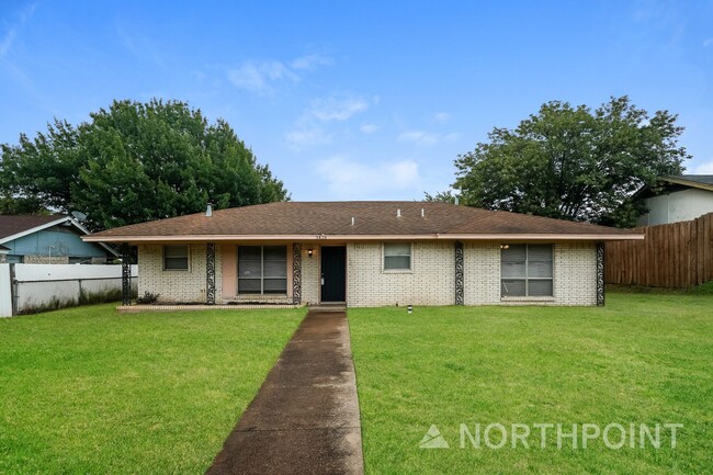 3 BR/2BA | Newly Renovated Single Family Home | Large utility Room | In Dallas! - 3 BR/2BA | Newly Renovated Single Family Home | Large utility Room | In Dallas!