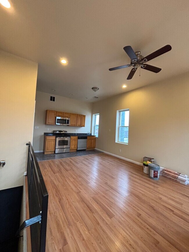 Building Photo - 2113 E Huntingdon St Unit 3rd Floor