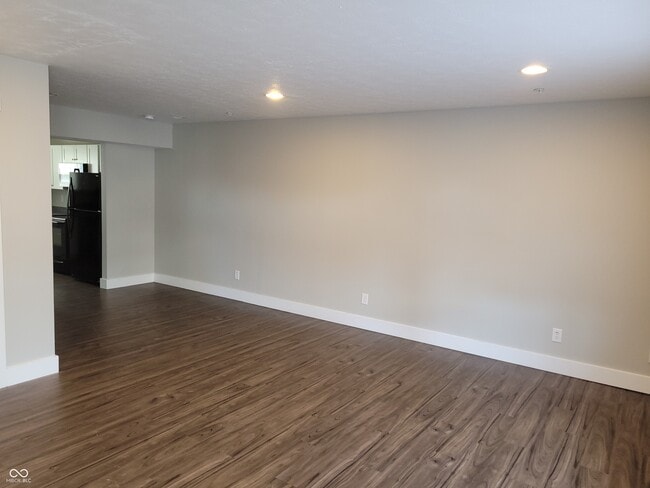 Photo - 144 E Center Dr