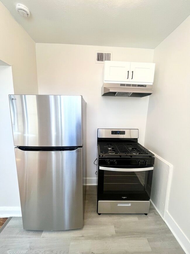 Photo - 1329 N Lorel Ave Unit 1W