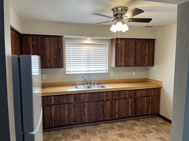 Photo - Lakeshore Hilltop Apartments