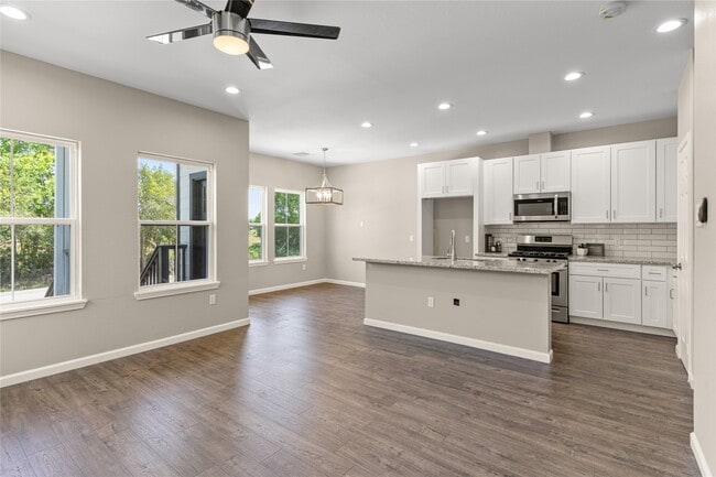 Building Photo - 5107 Groveton St Rental