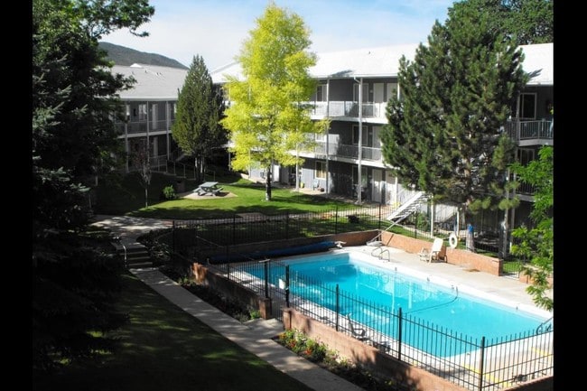 Piscina - The Annie Apartments