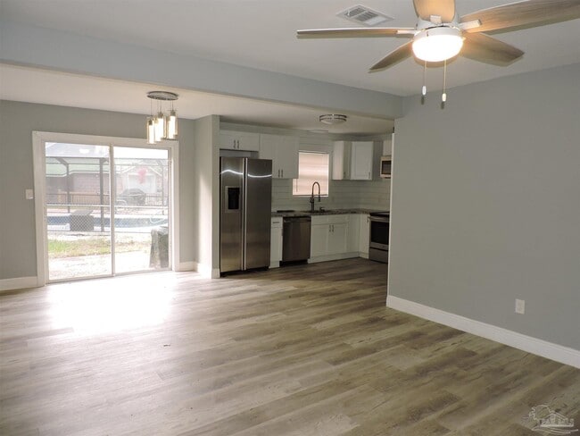 Photo - 603 N Crow Rd