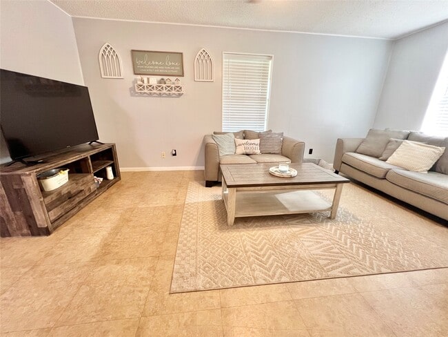 Photo - 4023 Avenue Q 1/2