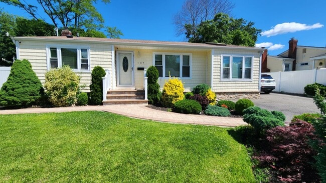 Photo - 137 Alkier St House