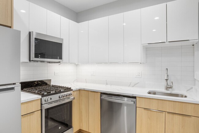 Photo - 6929 N Lakewood Ave