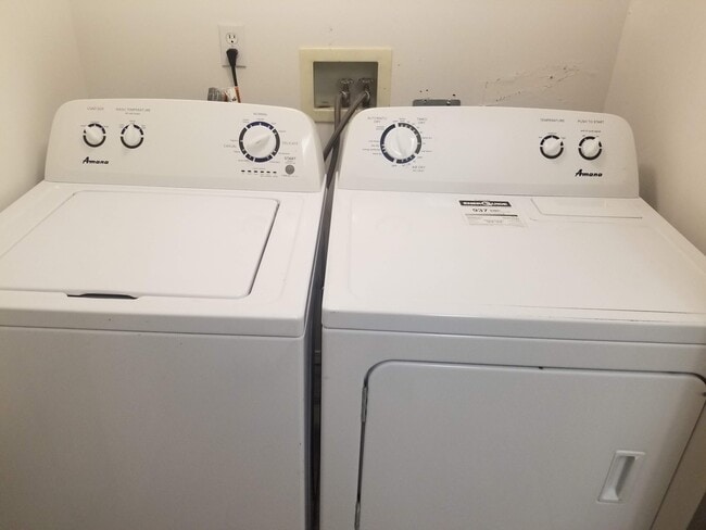 Photo - 18418 65 Av