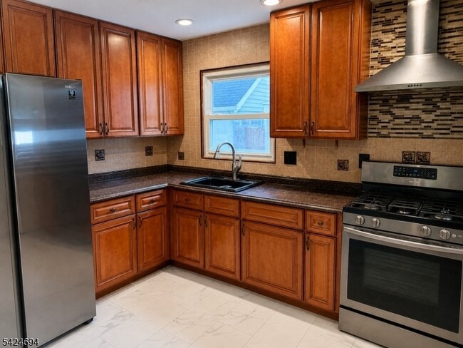 Photo - 1411 Hussa St