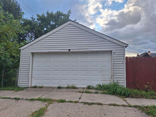 Photo - Harper Woods bungalow