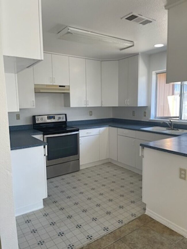 Photo - 2-Bedroom, 1-Bathroom Home for Rent in Dos...