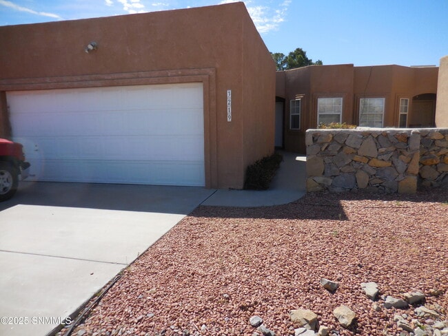 Building Photo - 3219 Eagle Ridge Dr Rental