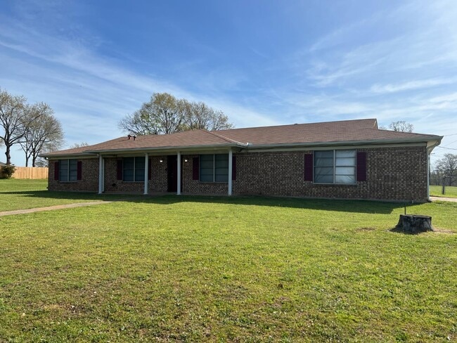 Building Photo - 132 Oakwood Rd Rental