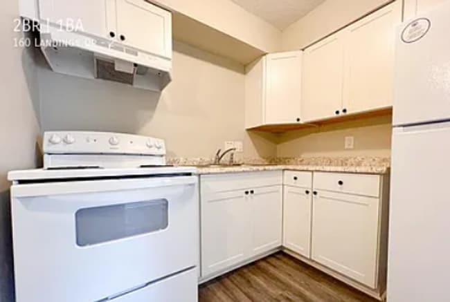 Building Photo - 160 Landings Dr Unit 3