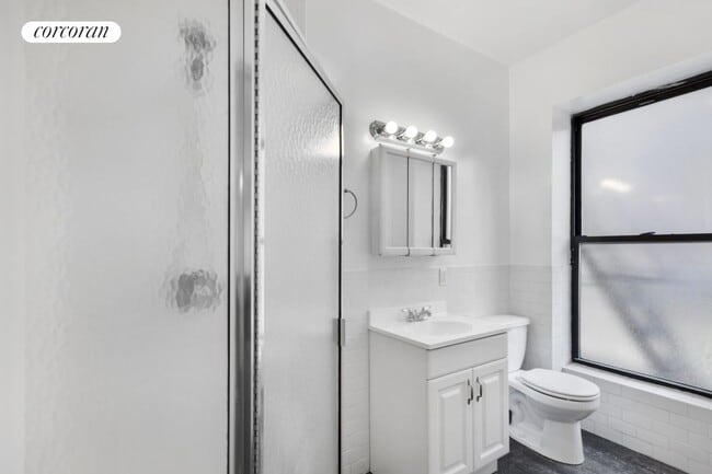 Photo - 100 W 67th St