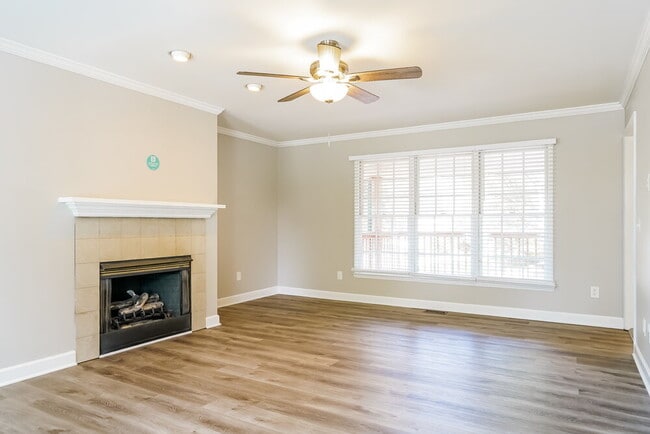Photo - 983 St Catherines Dr