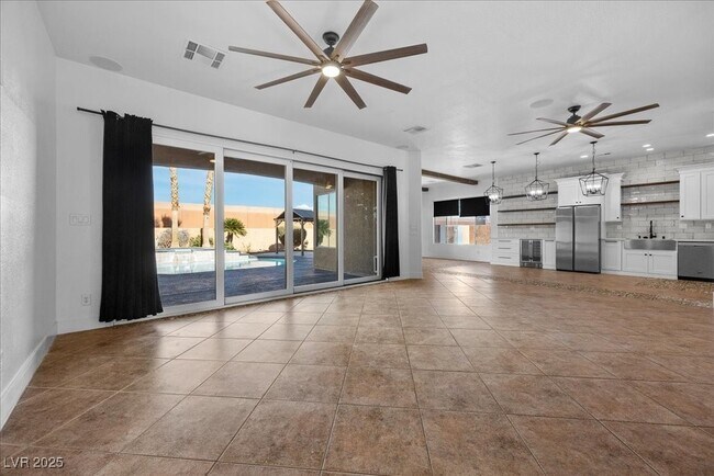 Photo - 6332 Peggotty Ave