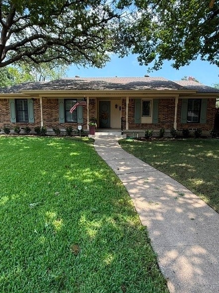 1208 N Cottonwood Dr