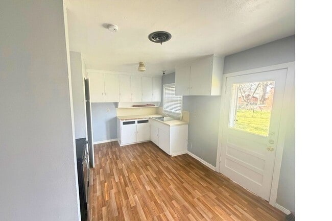 Photo - 301 Charles Ln