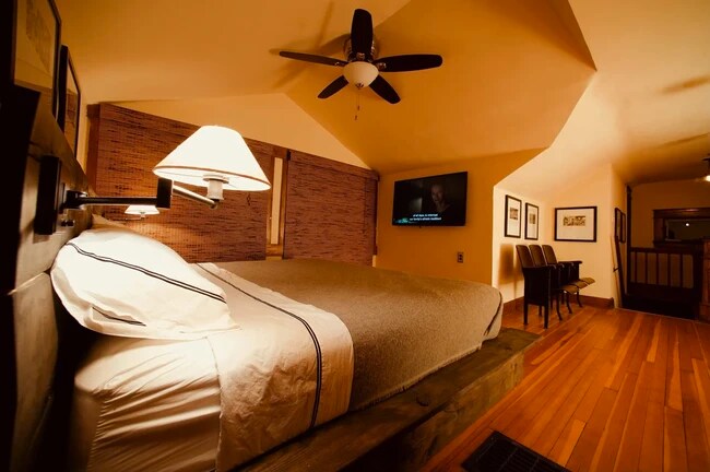 Photo - 620 E 1st St