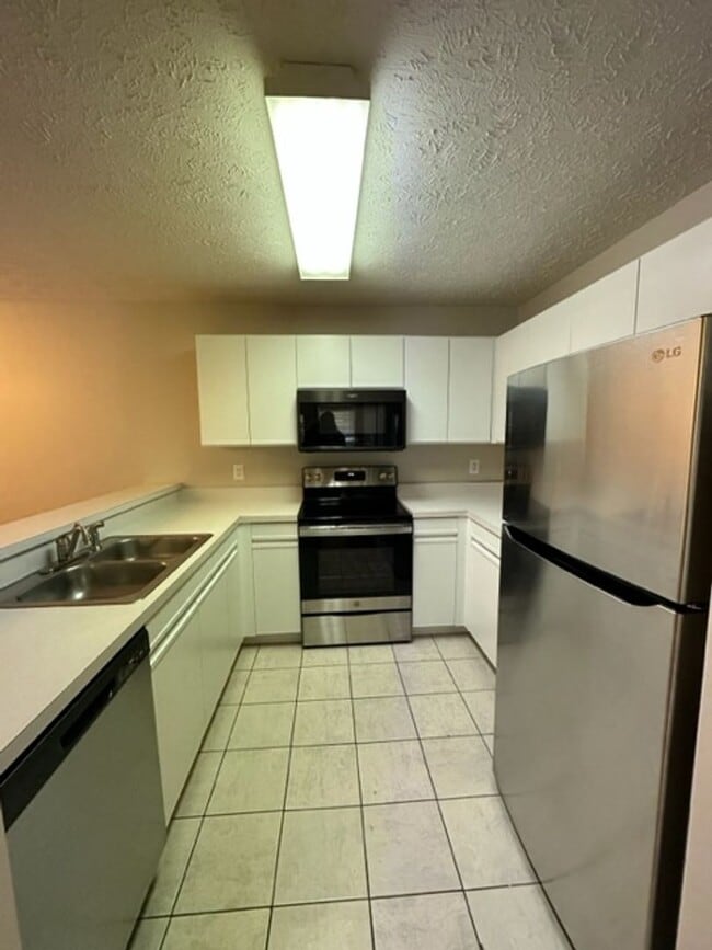 Photo - Lovely 2 Bed, 2 Bath Condo in Karen Lakes