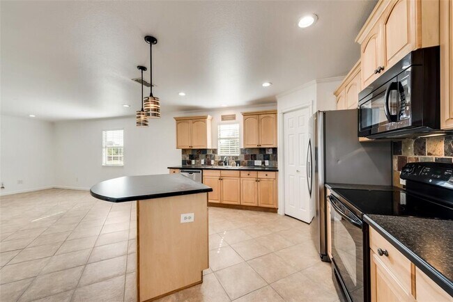 Photo - 633 Rose Garden Dr