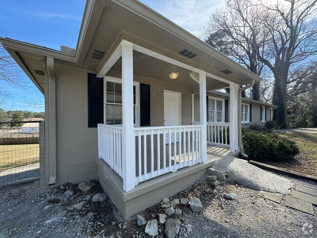 Building Photo - Lester Lane Unit Apt B