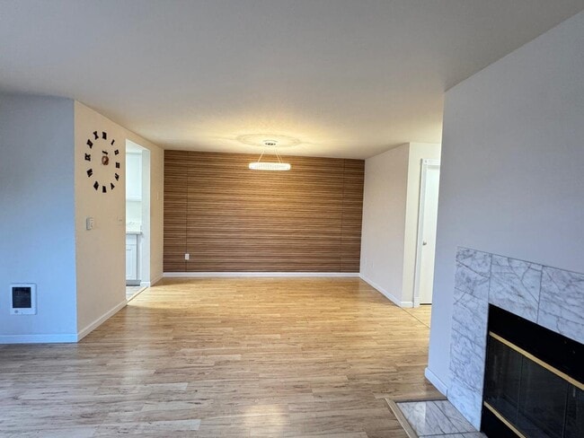 Photo - 2017 Eastlake Ave E Unit 203