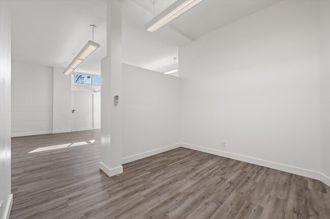 Photo - 805 E. 7th St.