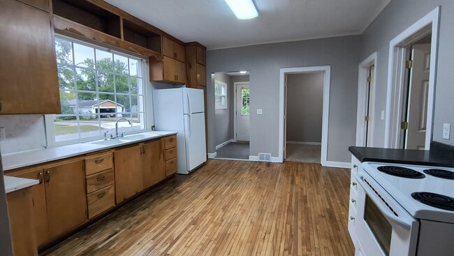 2335 5th St Unit 2335 Lower Unit