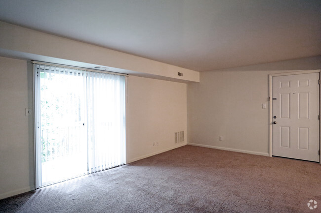 Living Room - Chadwick Village Apartments
