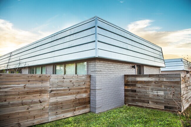 Photo - 1407 W Nolana Ave Unidad 2