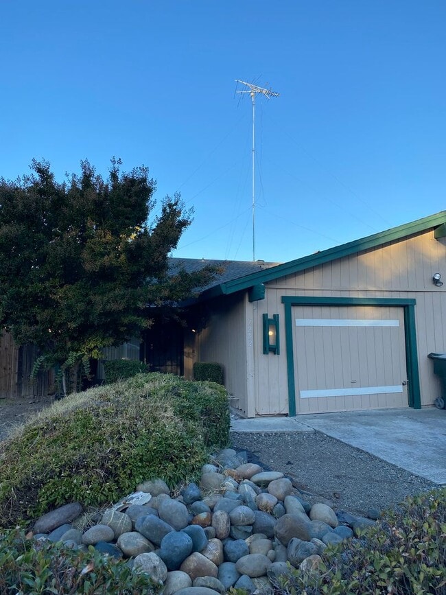 Building Photo - 7252 Florin Mall Dr