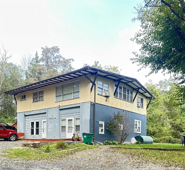 4 Brewster Ln 3  