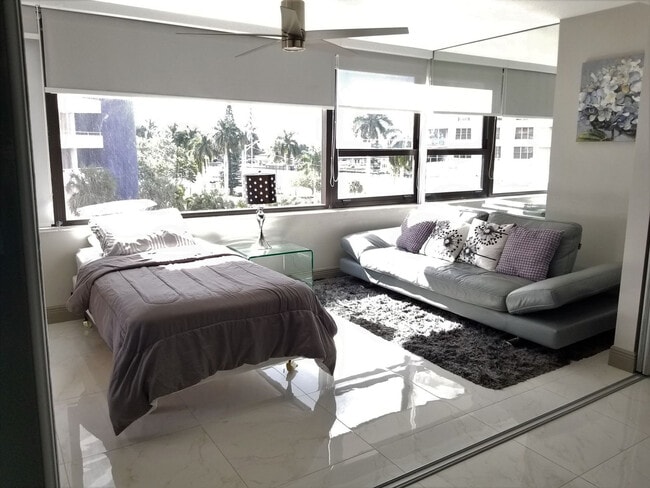 Building Photo - 5225 Collins Ave Rental