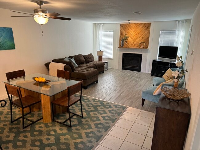 Building Photo - 604 Highcrest Dr Unit #224