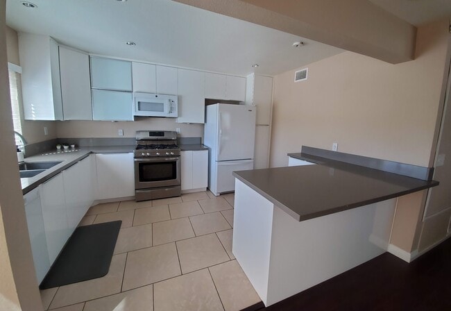 Photo - 2344 Hampstead Way